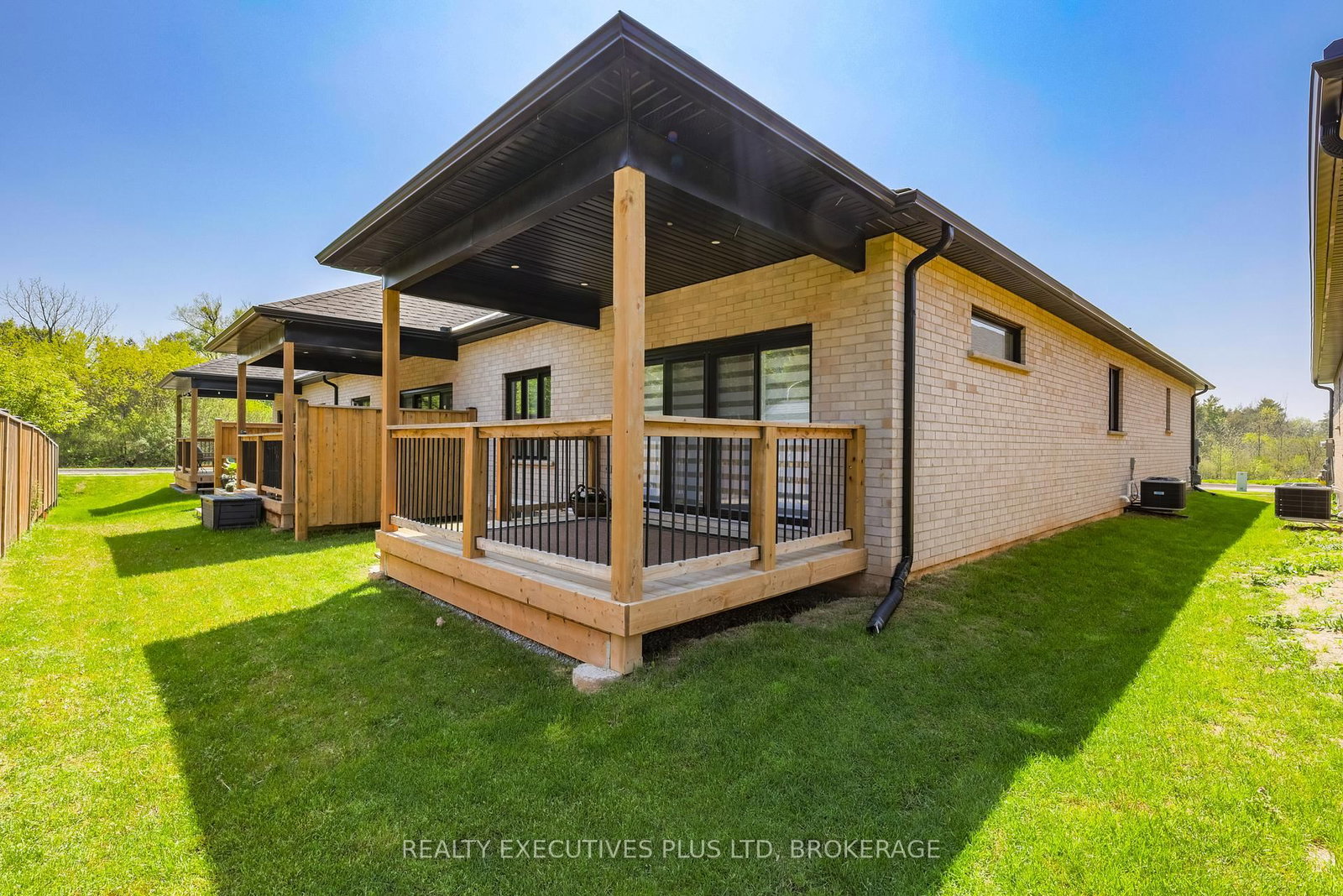 504 Royal Ridge Drive • Fort Erie, ON photo 4