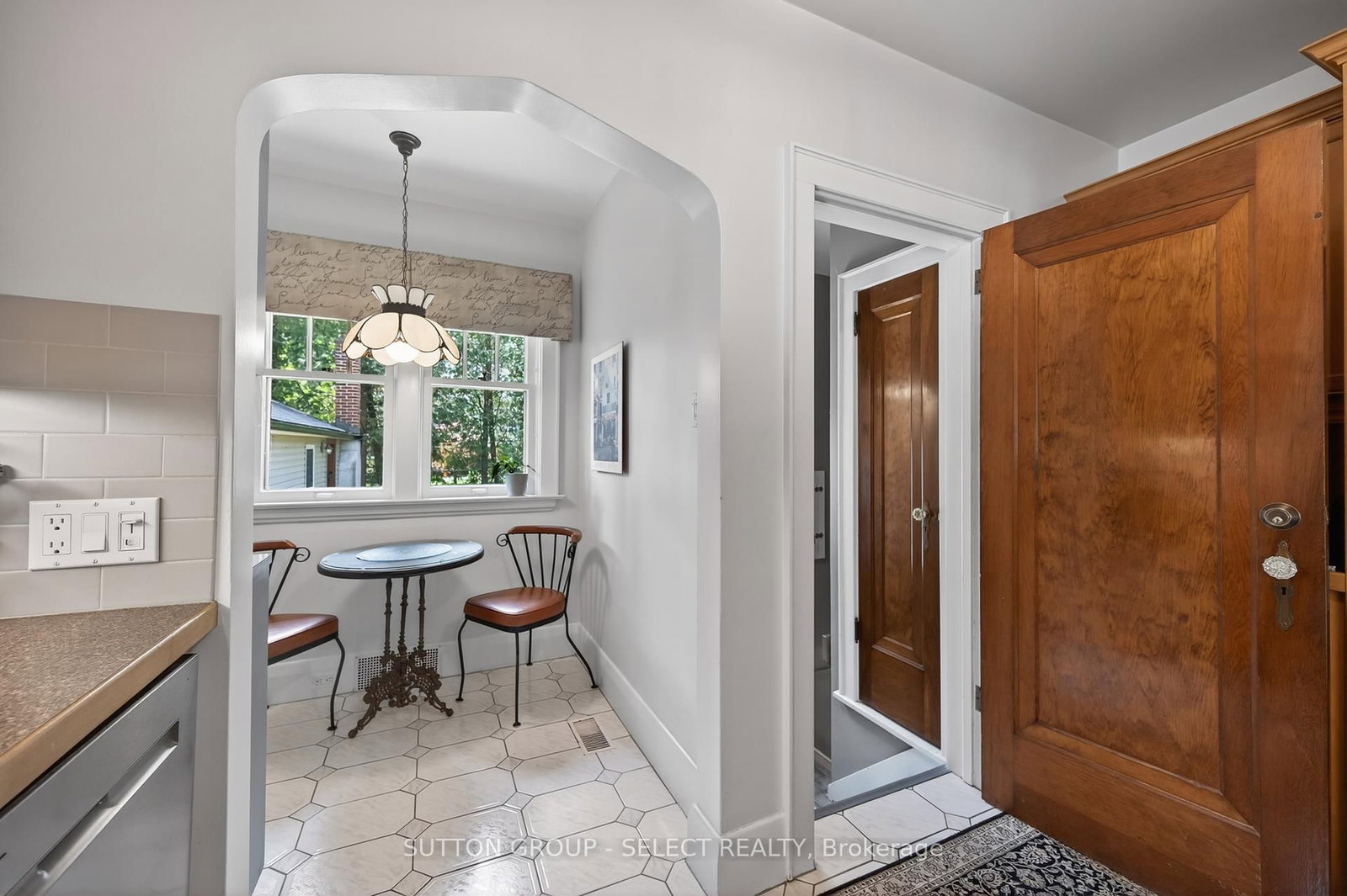 Listing Image 11