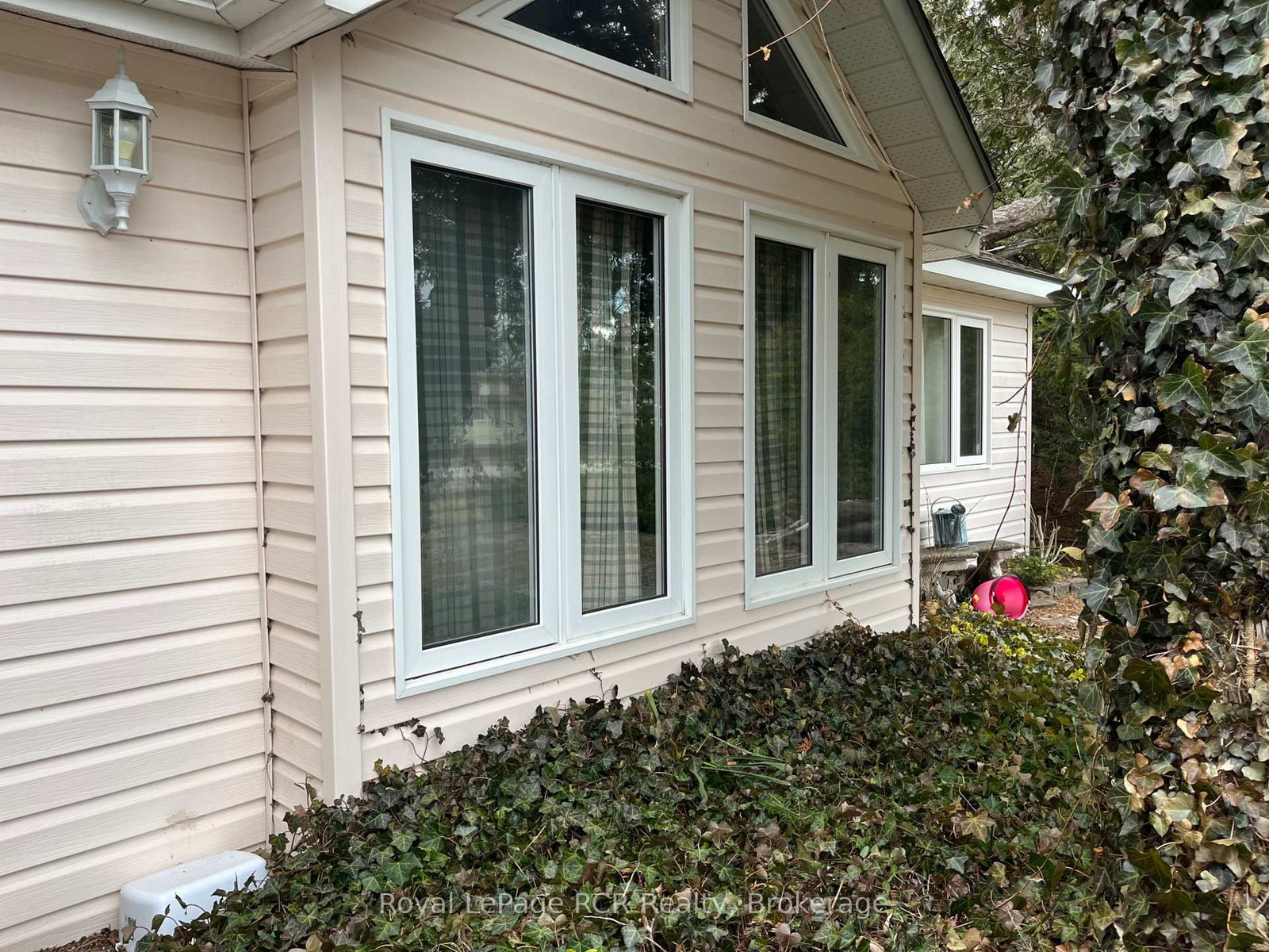 1371 2nd Avenue • Native Leased Lands, ON photo 5