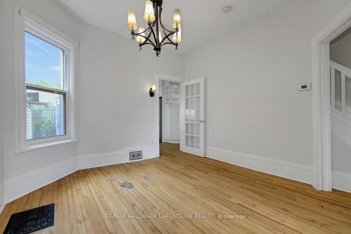 138 Concord Street S • Ottawa, ON photo 11