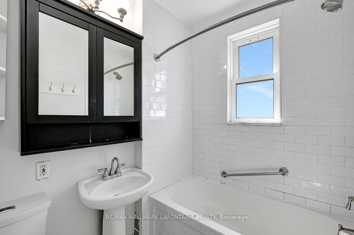 138 Concord Street S • Ottawa, ON photo 21