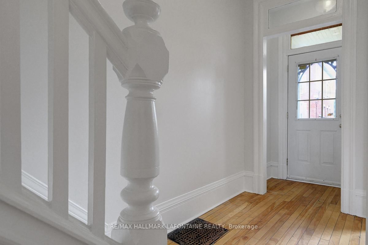 138 Concord Street S • Ottawa, ON photo 3