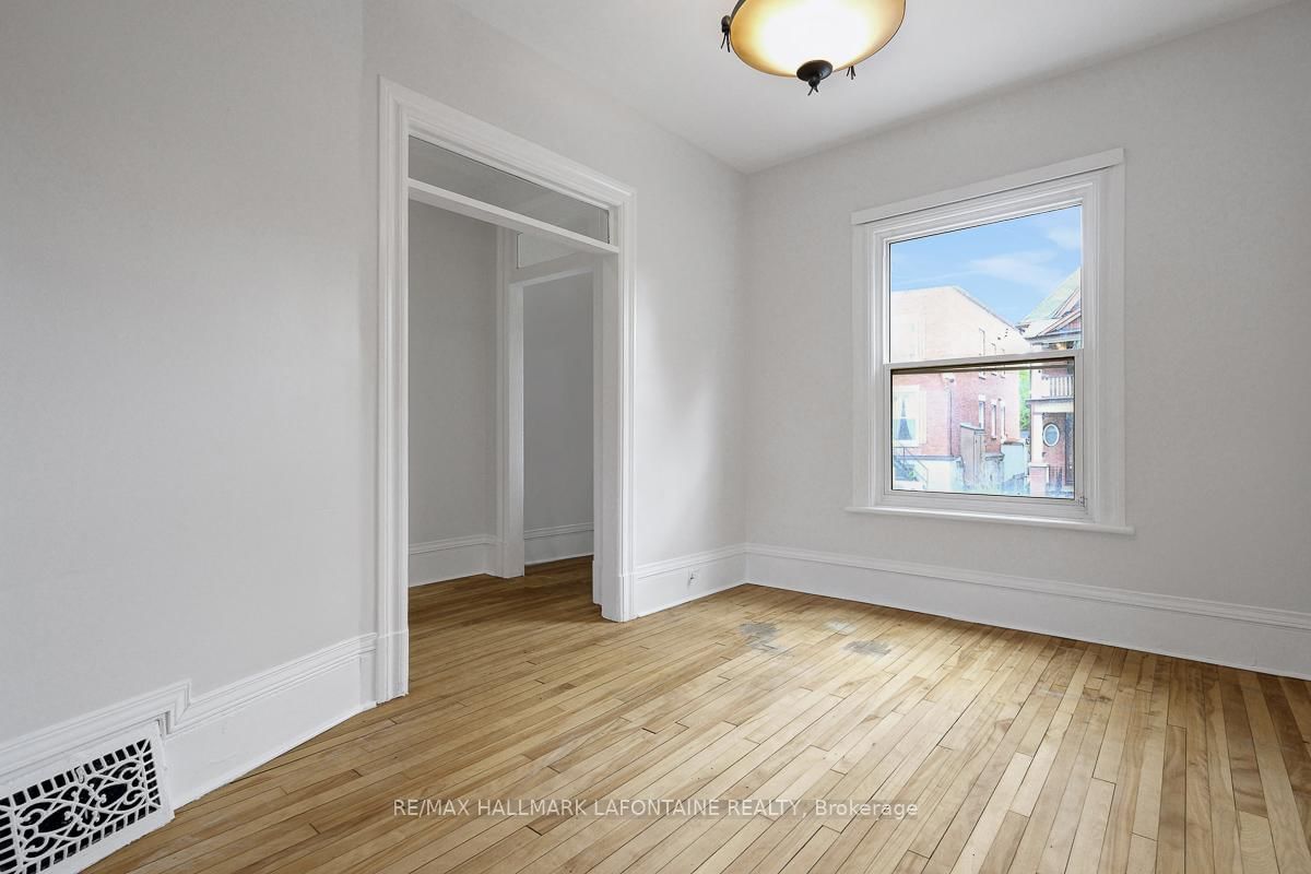 138 Concord Street S • Ottawa, ON photo 4
