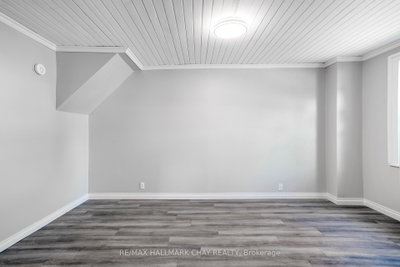635 First Street S • Gravenhurst, ON photo 8