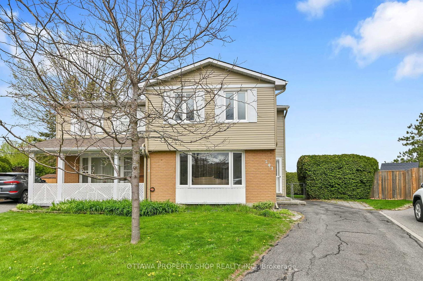202 Rosemary Gardens - Photo 2