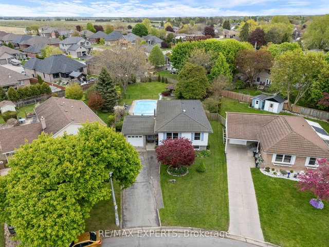 32 Crestlynn Crescent