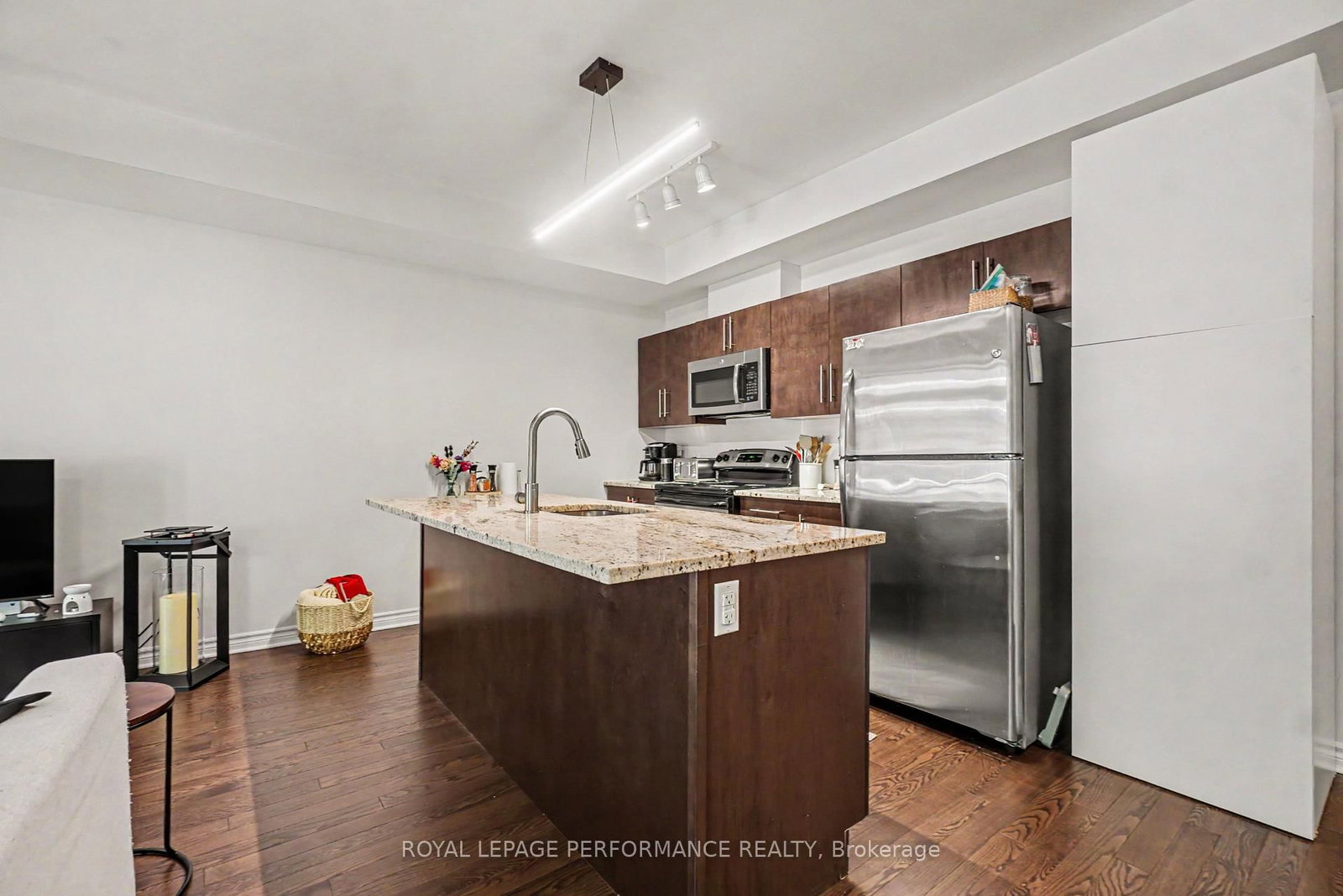 326 Everest Private, Unit D - Photo 11