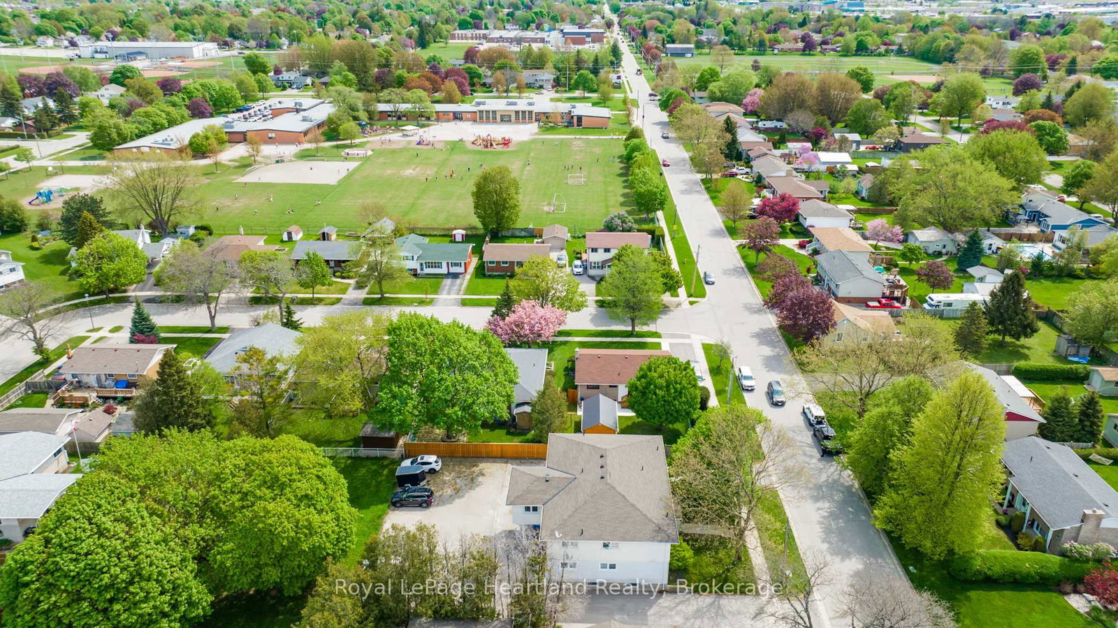 194 W BENNETT Street • Goderich, ON photo 13