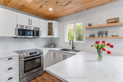 1184 Miskwabi Lake Road • Dysart et al, ON photo 9