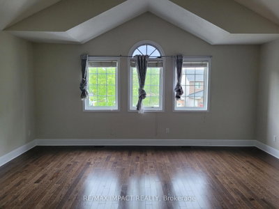 Detached House for sale at 20 Remembrance Crescent, Ottawa, Ontario, K1G 6N4 - Riverview Park - MLS: X13161208