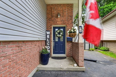 31 Beechbank Crescent • London South, ON photo 2