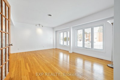 888 CHARLESWOOD Avenue — photo 4