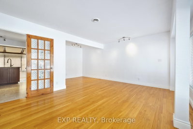 888 CHARLESWOOD Avenue — photo 6