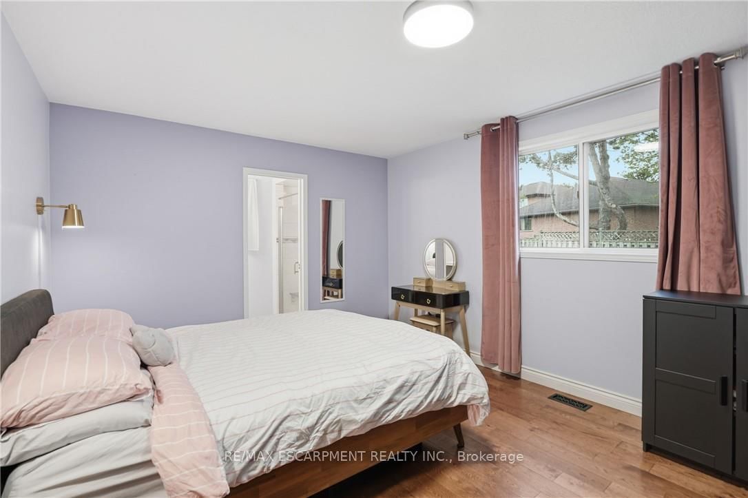 2 Amore Boulevard • Hamilton, ON photo 11