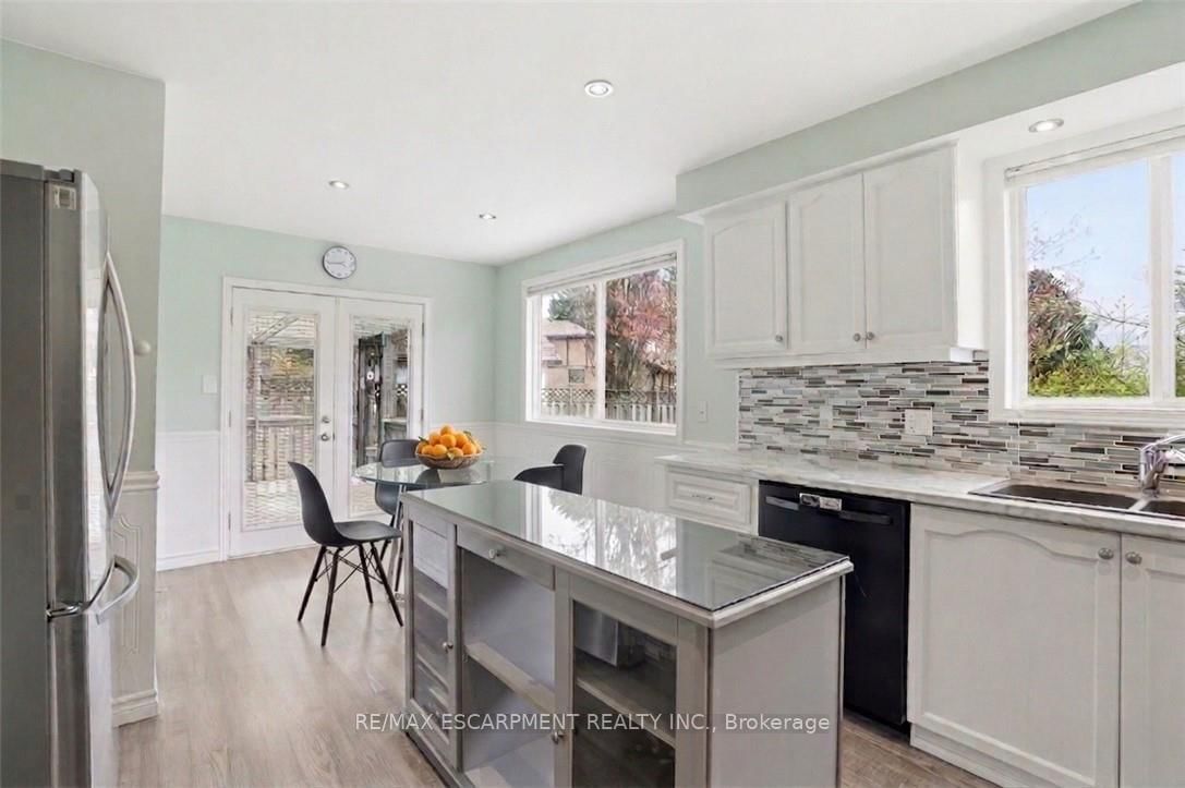 2 Amore Boulevard • Hamilton, ON photo 8