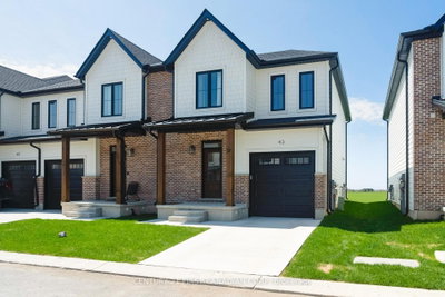 147-24(32) Scotts Drive • Lucan Biddulph, ON photo 2