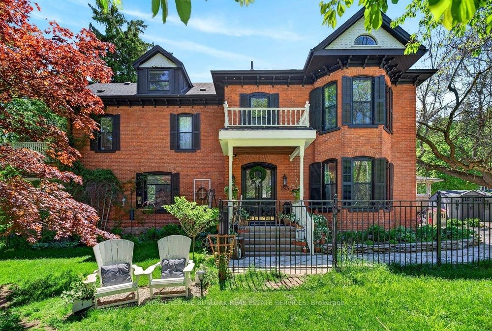 123 Main Street W • Grimsby, ON photo 2