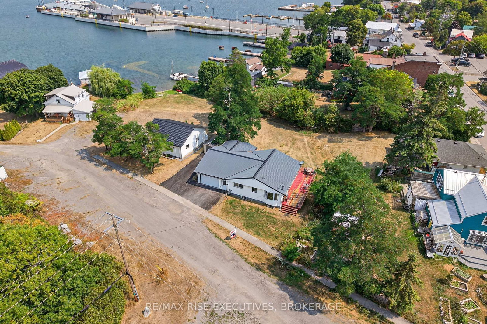 14 Highway 95 • Wolfe Island, ON photo 1