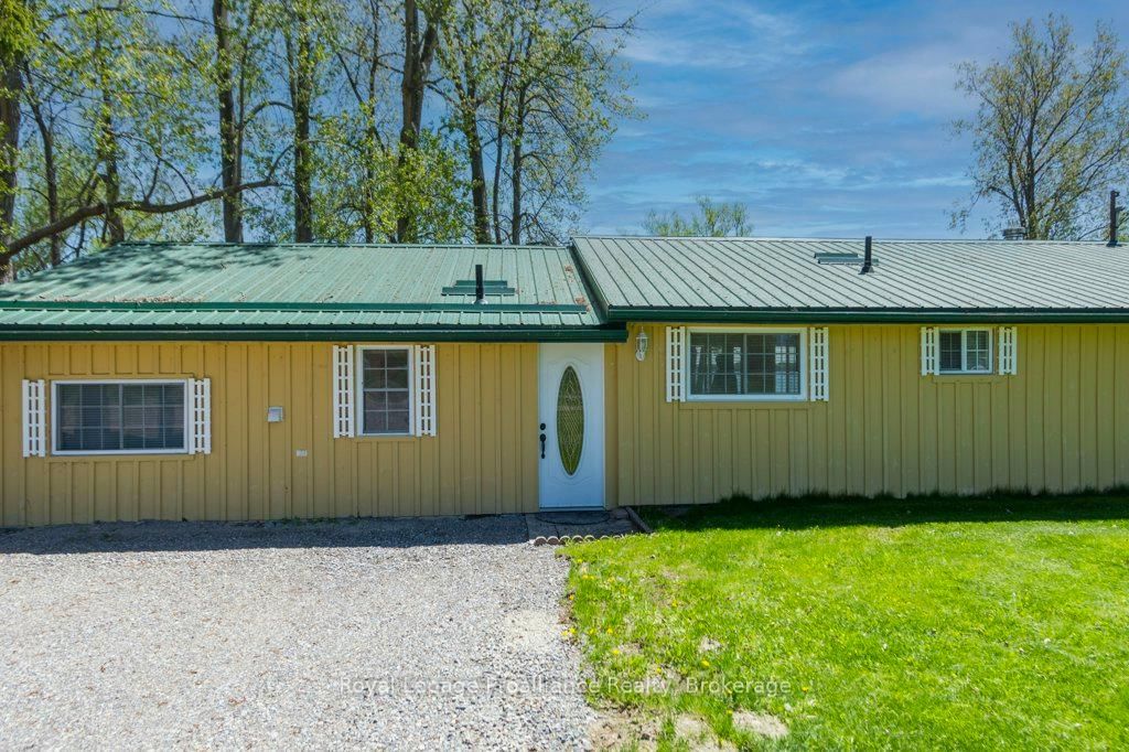 22579 Loyalist Parkway • Quinte West, ON photo 2