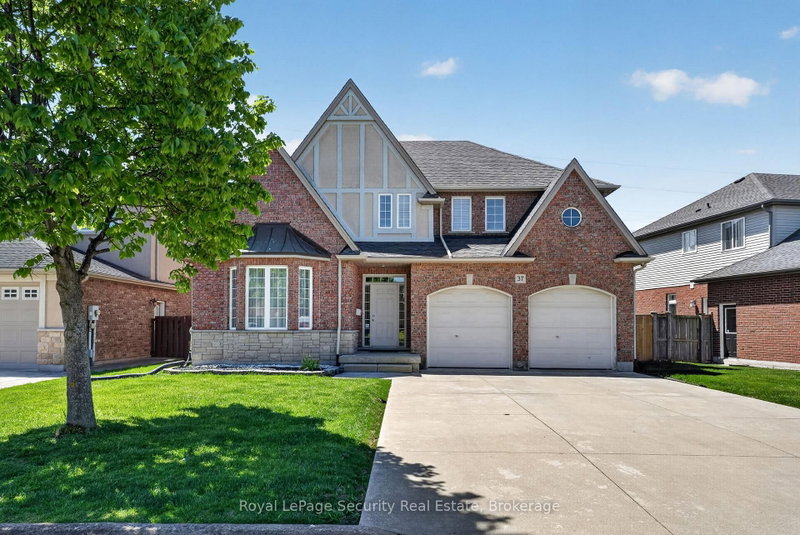 37 Fredonia Crescent