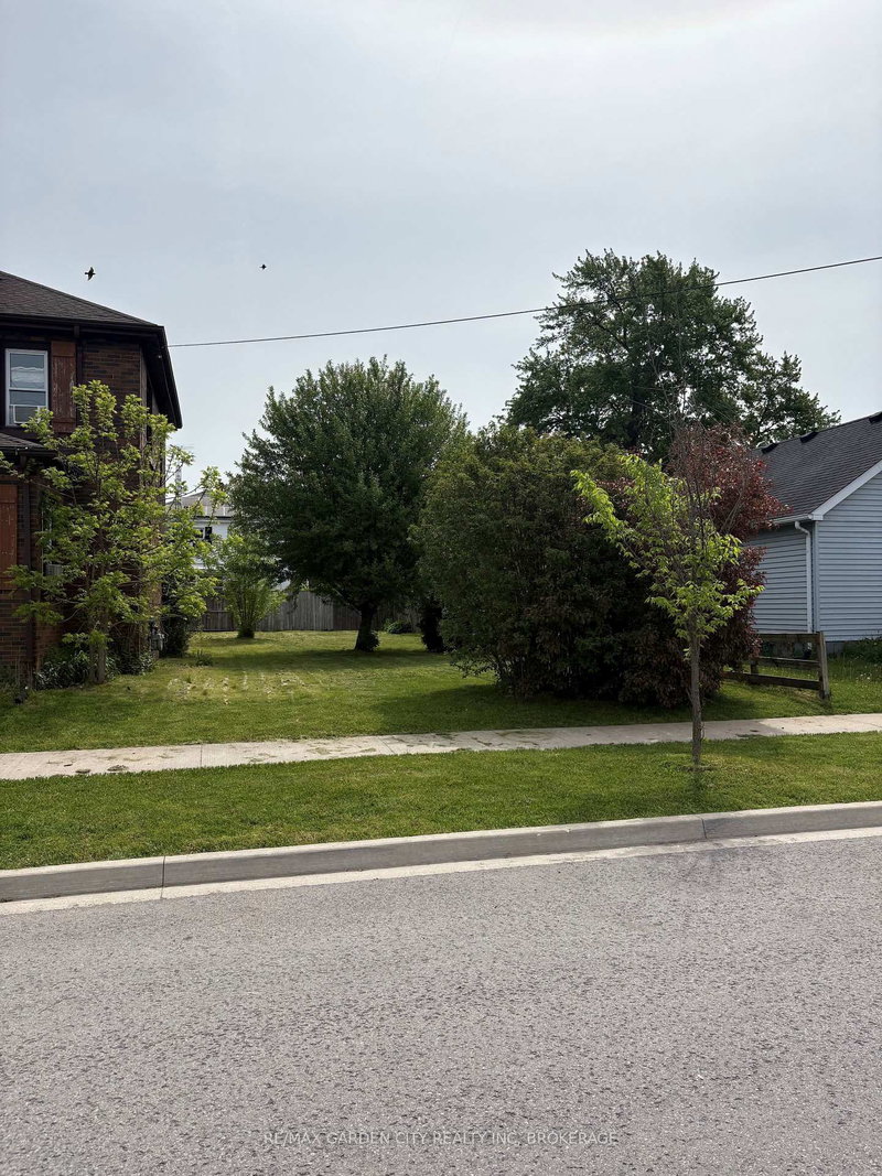 28 Scholfield Ave S photo 2