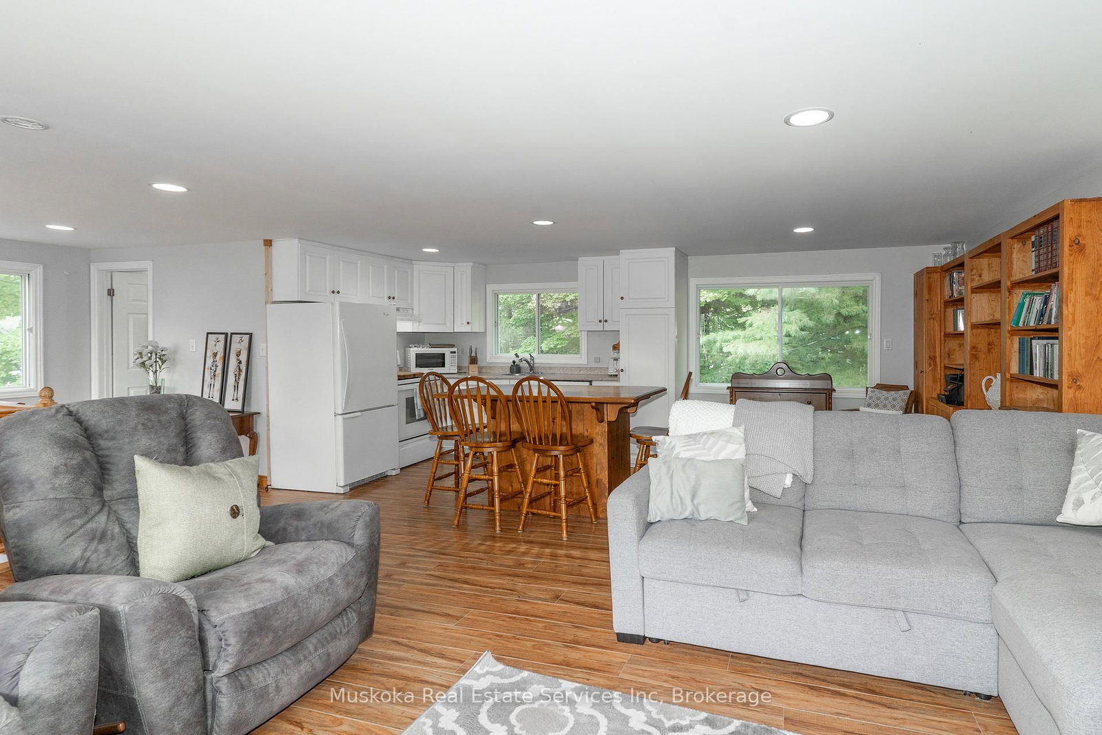 250 Wapaska Crescent • Gravenhurst, ON photo 11