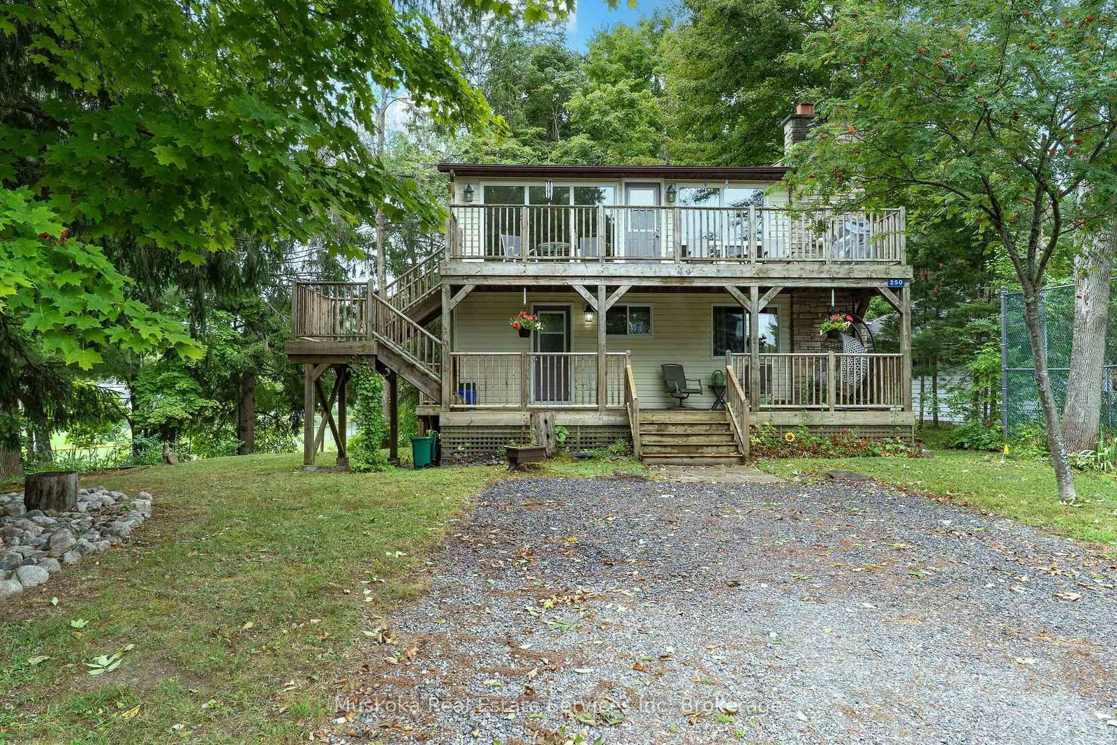 250 Wapaska Crescent • Gravenhurst, ON photo 23
