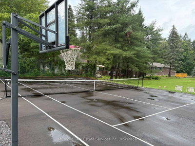 250 Wapaska Crescent • Gravenhurst, ON photo 3