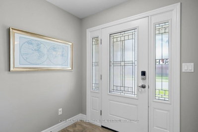92 Hartwood Crescent — photo 3