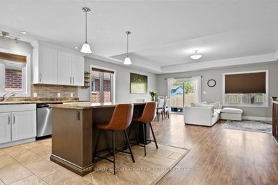 92 Hartwood Crescent — more photos