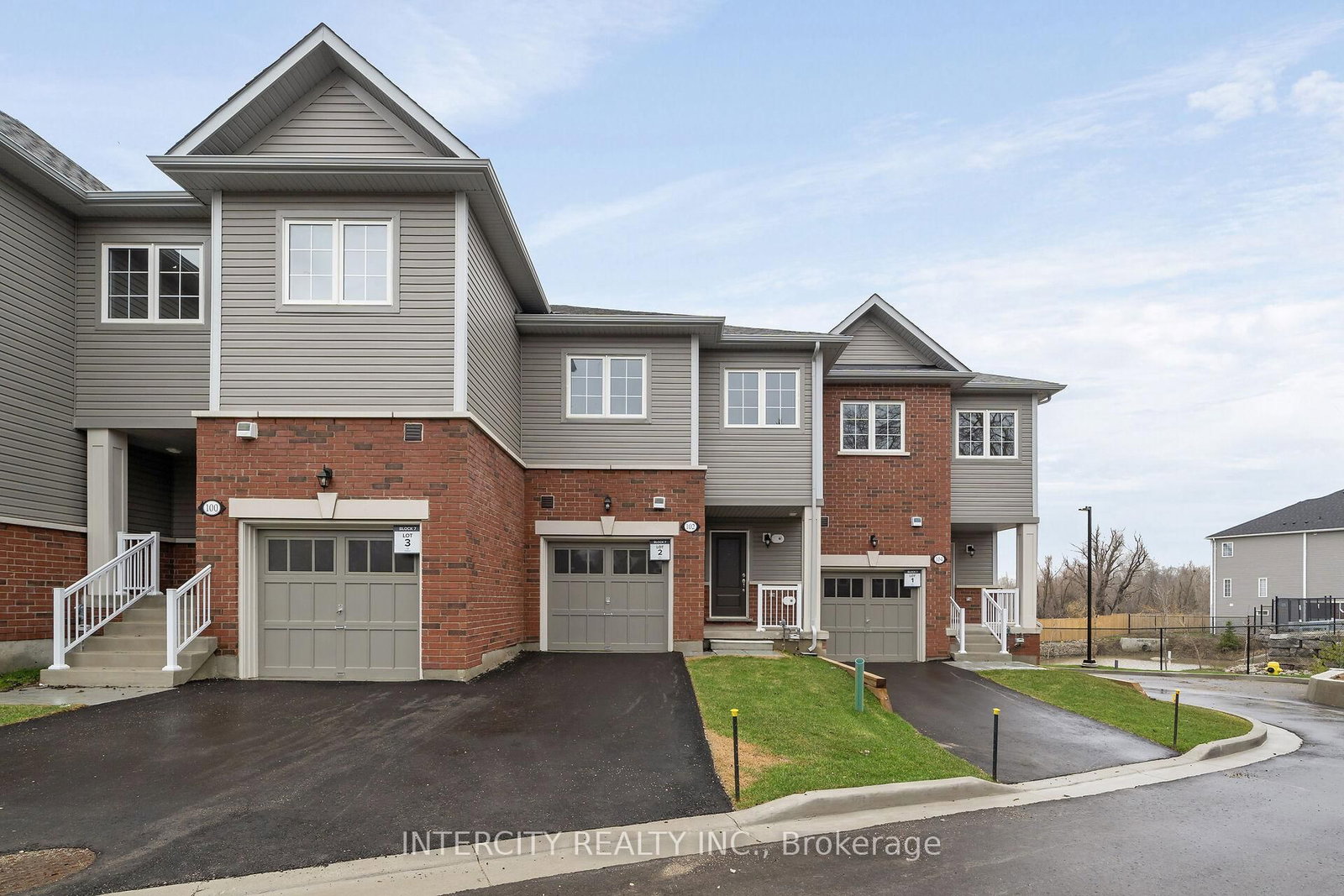 102 Walden Drive • #Blk 7 Unit 2 • Shelburne, ON photo 1
