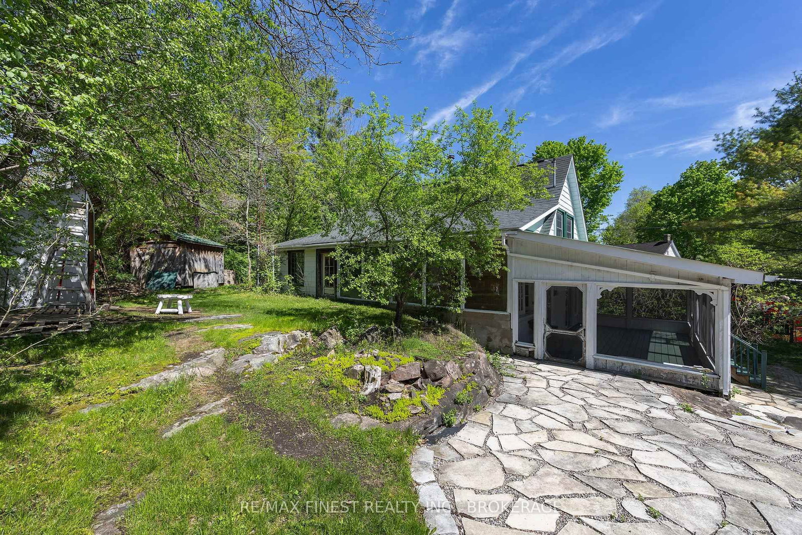 11 FRONT Street • Leeds and the Thousand Islands, ON photo 4