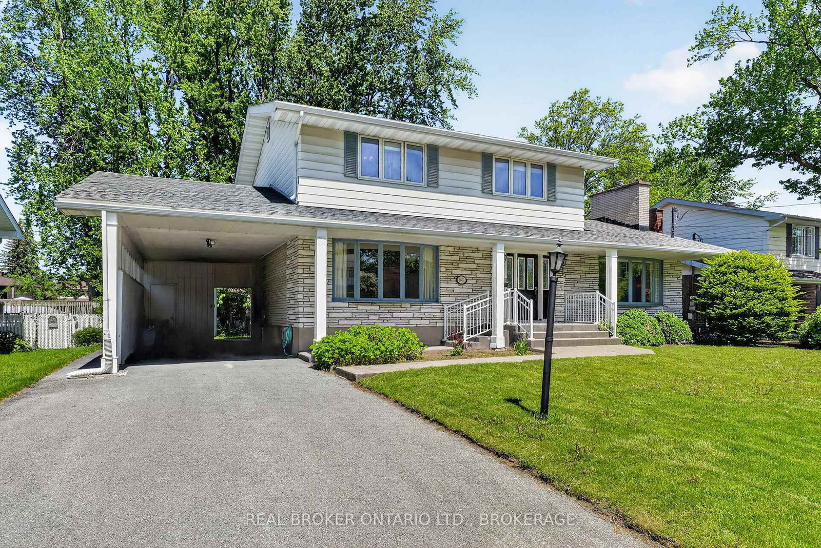 1607 Charles Street • Cornwall, ON photo 2