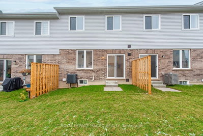 15 Linden Park Lane • Hamilton, ON photo 5
