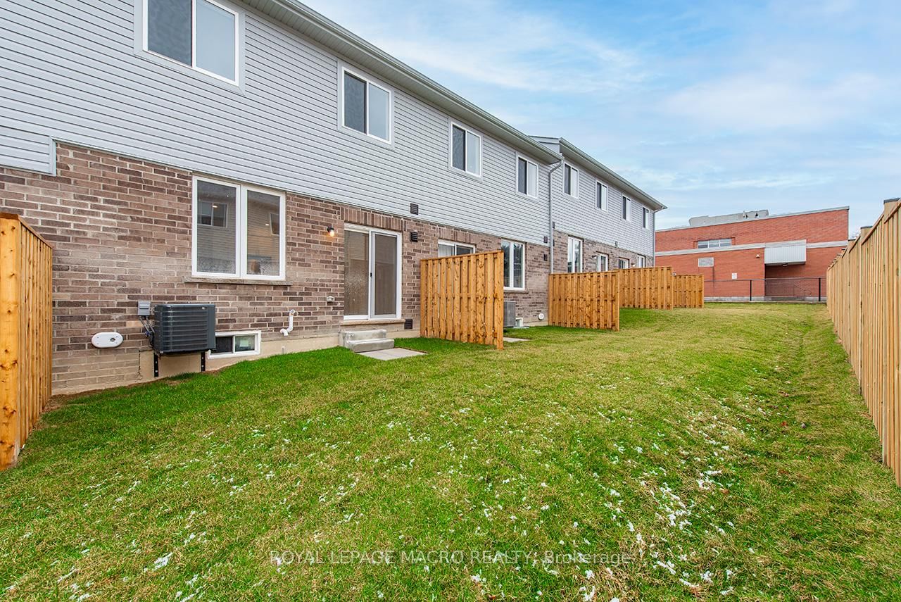 15 Linden Park Lane • Hamilton, ON photo 6