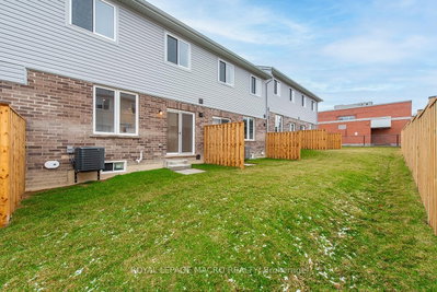 15 Linden Park Lane • Hamilton, ON photo 6