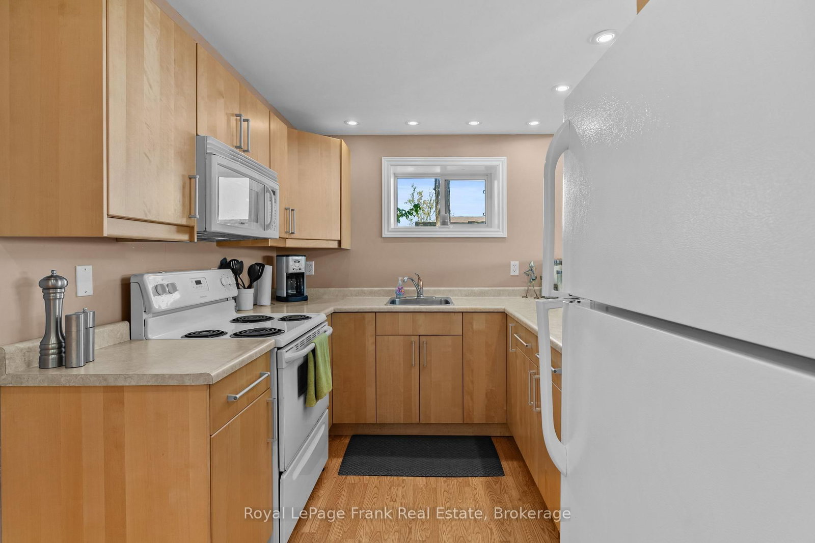 Listing Image 17