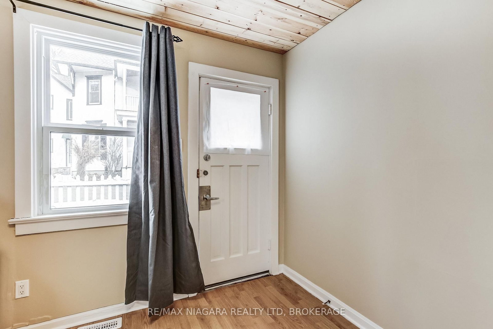 8 Catharine Street • Port Colborne, ON photo 18