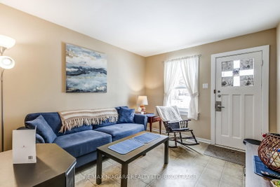 8 Catharine Street • Port Colborne, ON photo 5