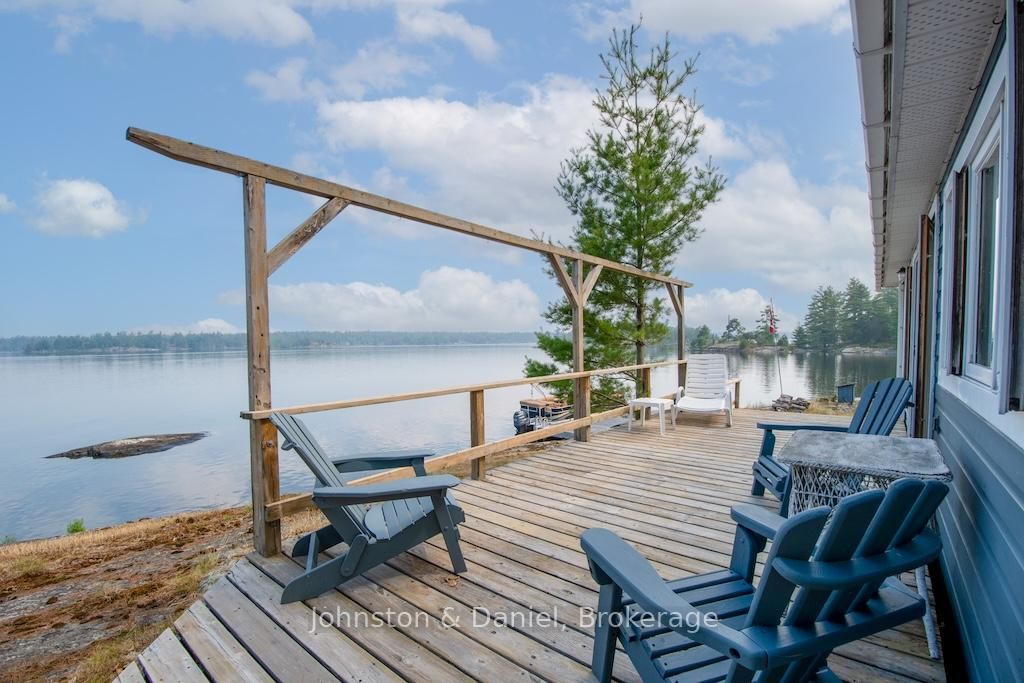 4446 Is 107 Stoney Lake Island • North Kawartha, ON photo 2