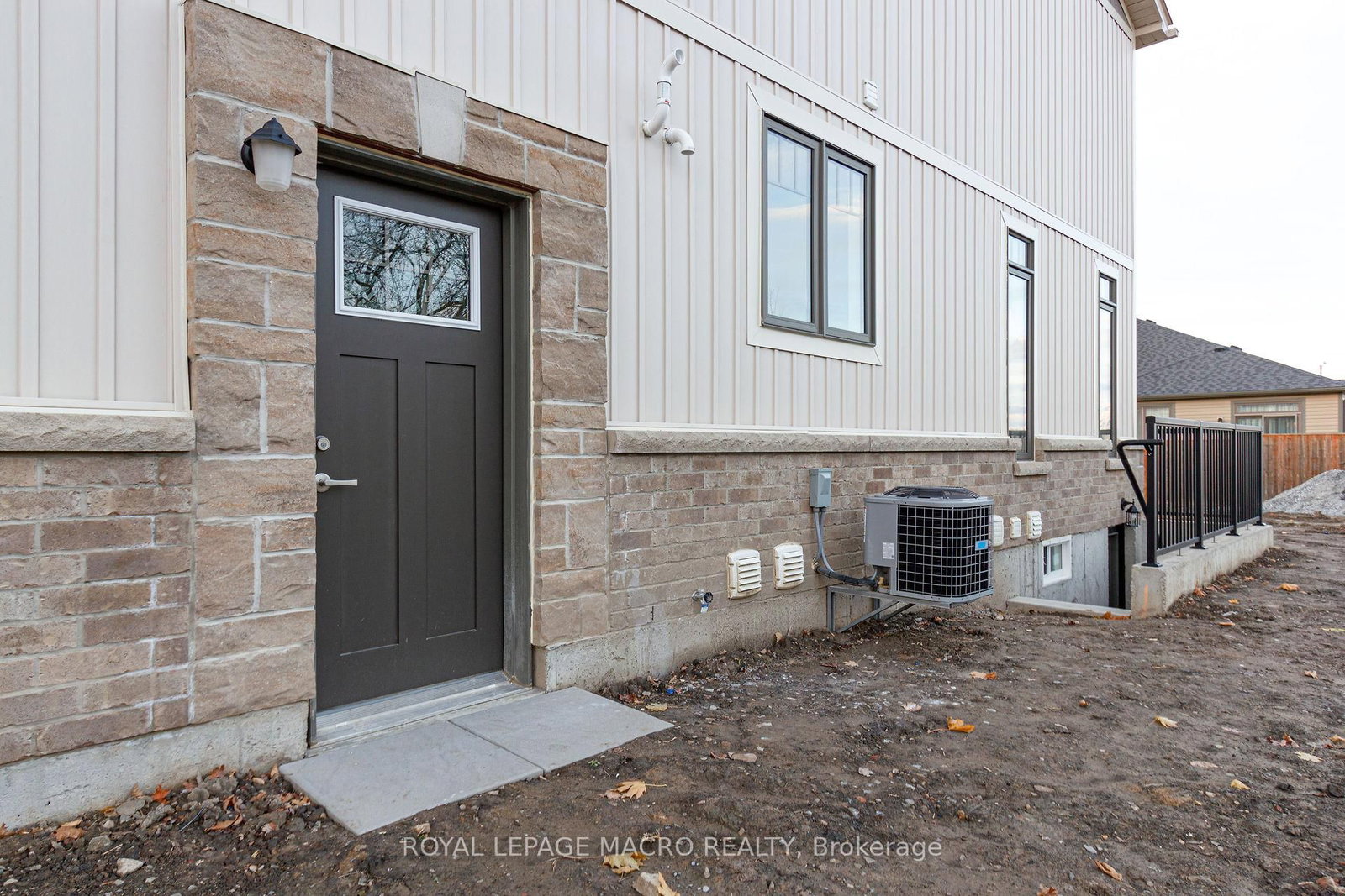 22 Oakdale Avenue, Unit Main & Upper - Photo 45