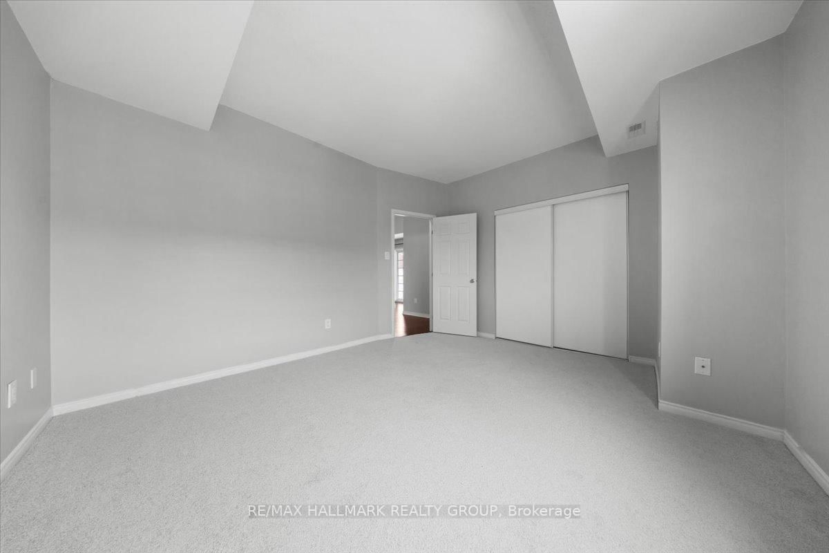102 Artesa Private • #I • Ottawa, ON photo 9