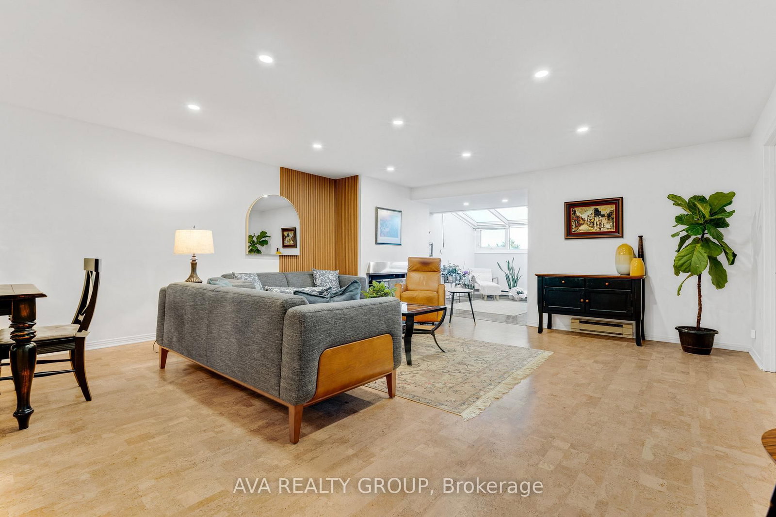 Listing Image 12