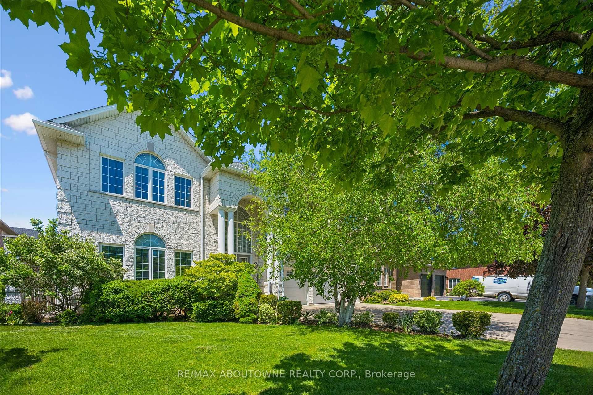 6 Fourseasons Drive