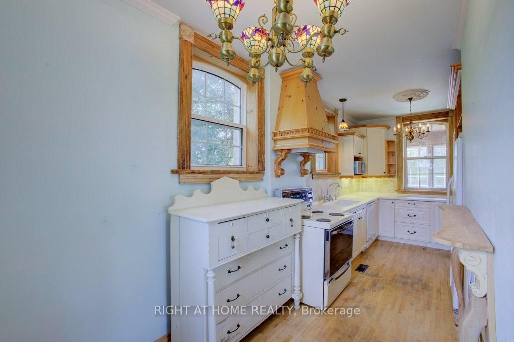 402 Lambton Street E • West Grey, ON photo 16