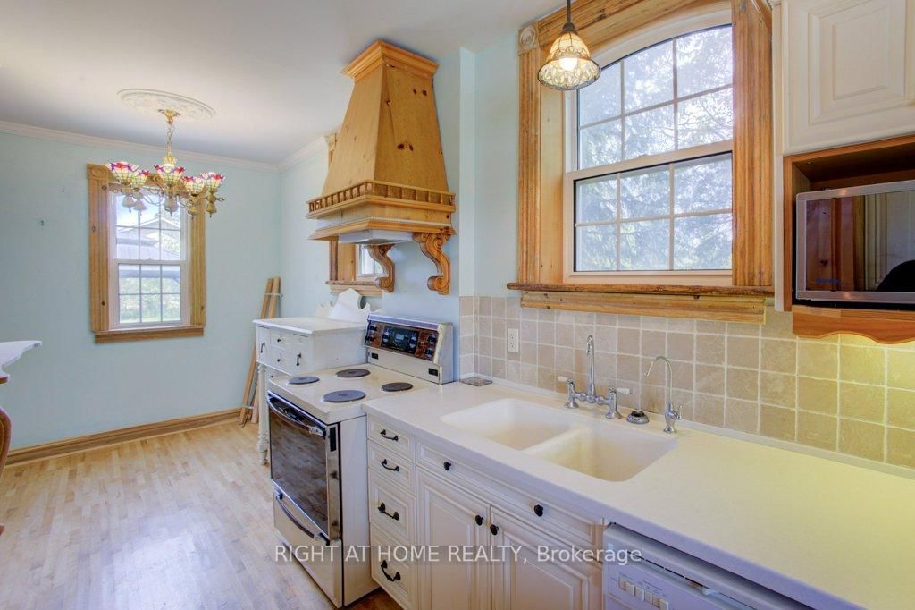 402 Lambton Street E • West Grey, ON photo 17