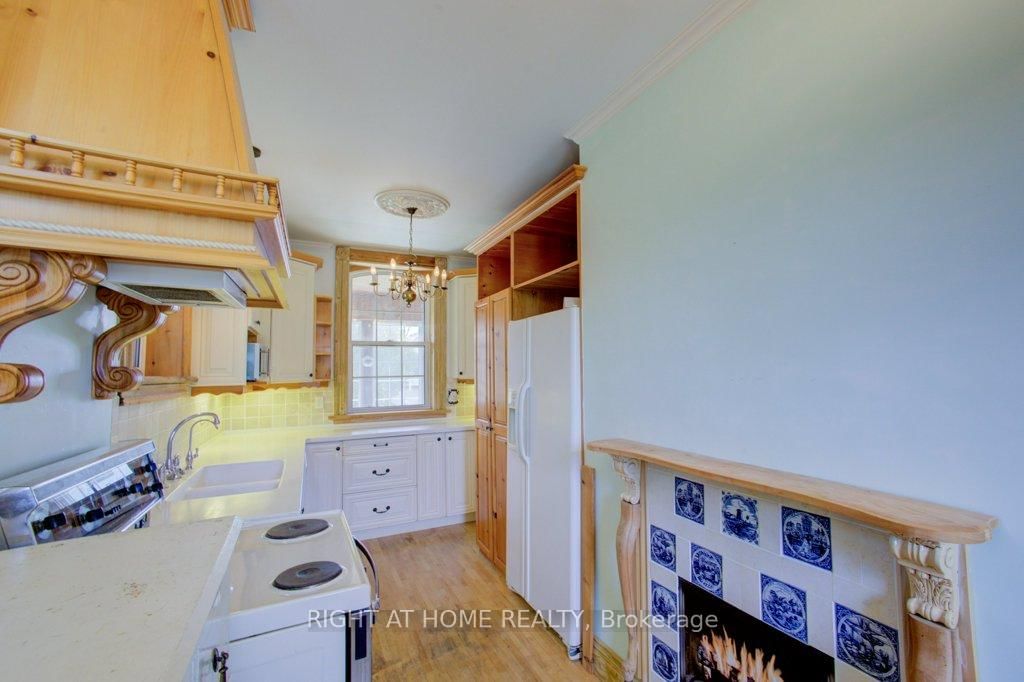402 Lambton Street E • West Grey, ON photo 18
