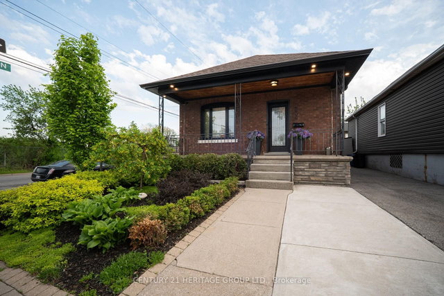 236 Macaulay Street E
