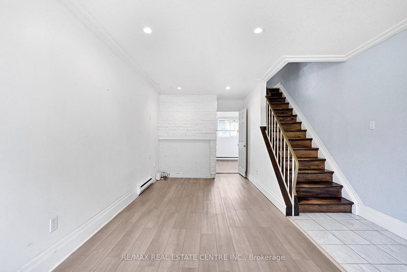 D - 71D Wellesley Crescent