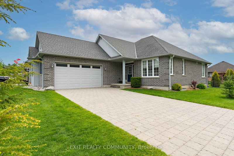 home for sale on 598 Bennett Crescent